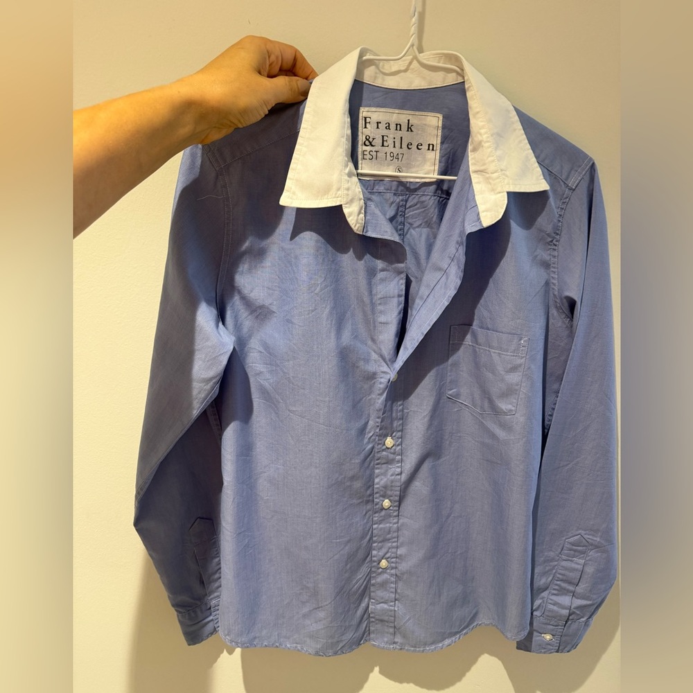 Frank & Eileen “Barry” light blue with white collar button down